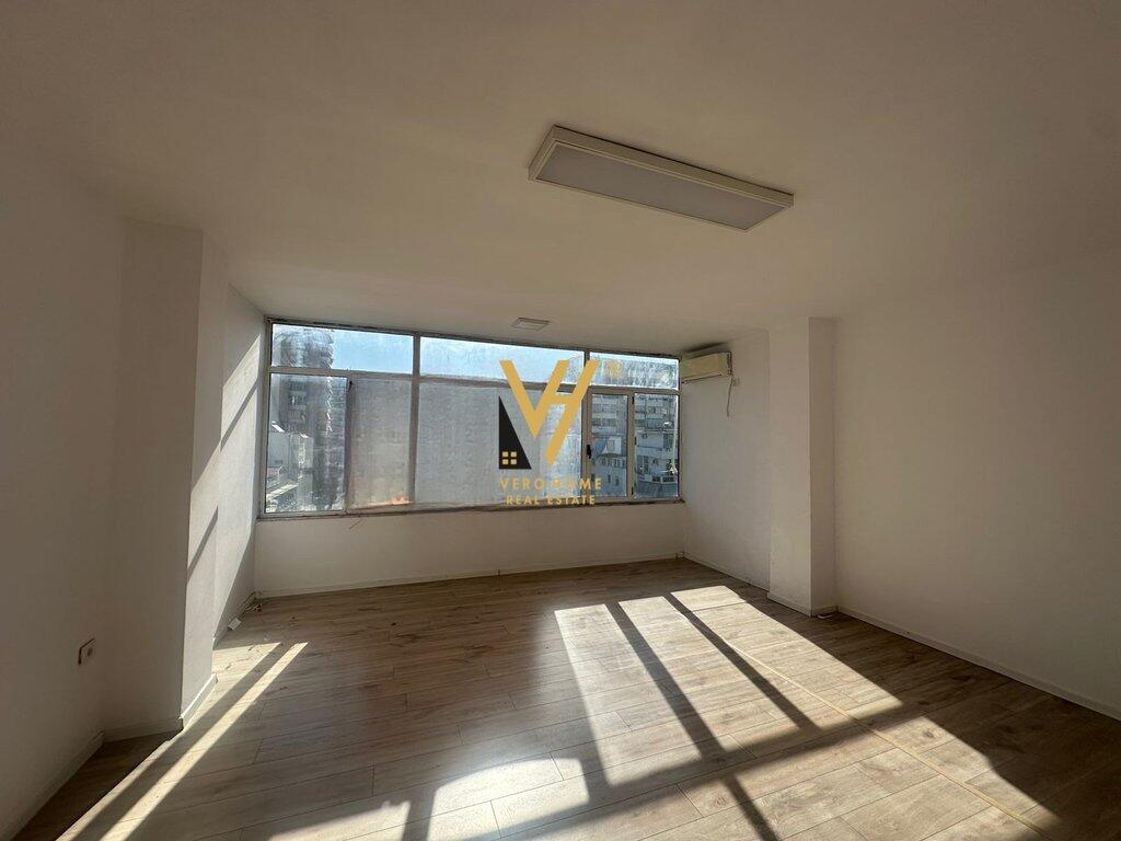 OFFICE 180 M2 FOR RENT AT WILLSON SQUARE 2,000 EURO