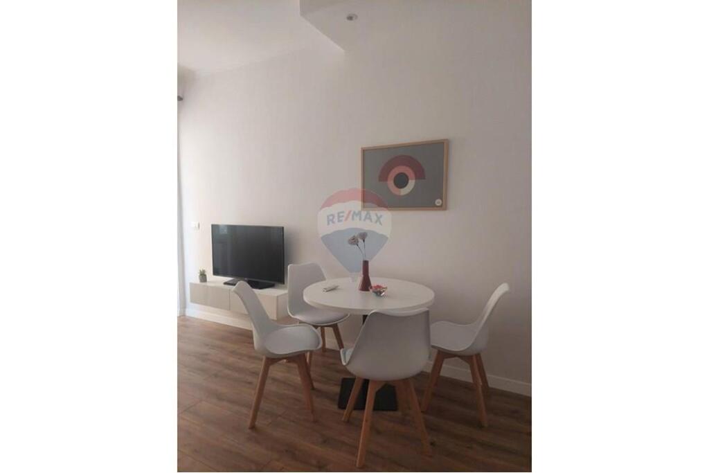 Apartament 1+1, Myslym Shyri