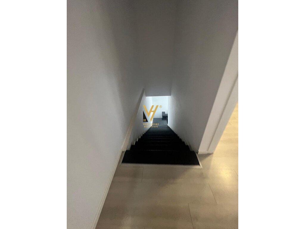 SHITET KAPANON 1.100 M2 NE VORE 650.000 EURO