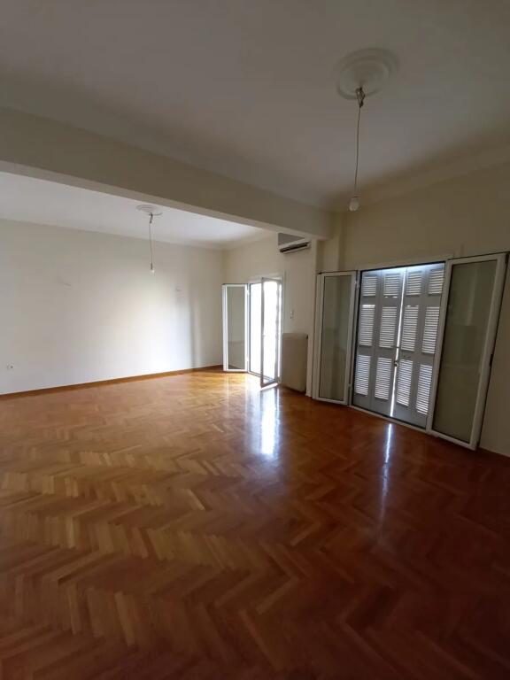 Zyre me Qera tek 5 Maji (ID BZ2667) Tirane.