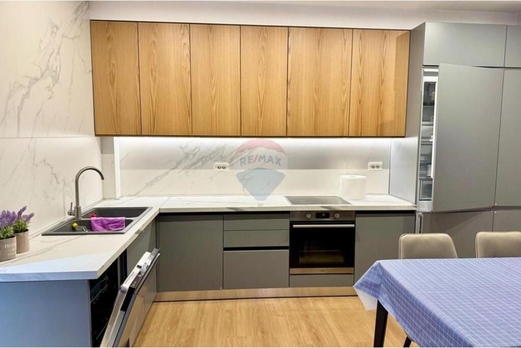 Apartament 2+1+2+post parkimi per qira Green City !