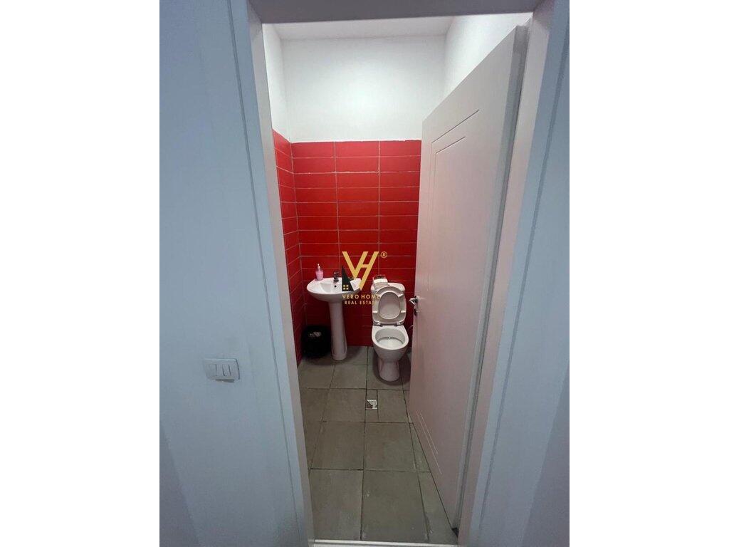 SHITET KAPANON 1.100 M2 NE VORE 650.000 EURO
