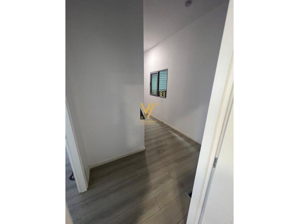 SHITET KAPANON 1.100 M2 NE VORE 650.000 EURO