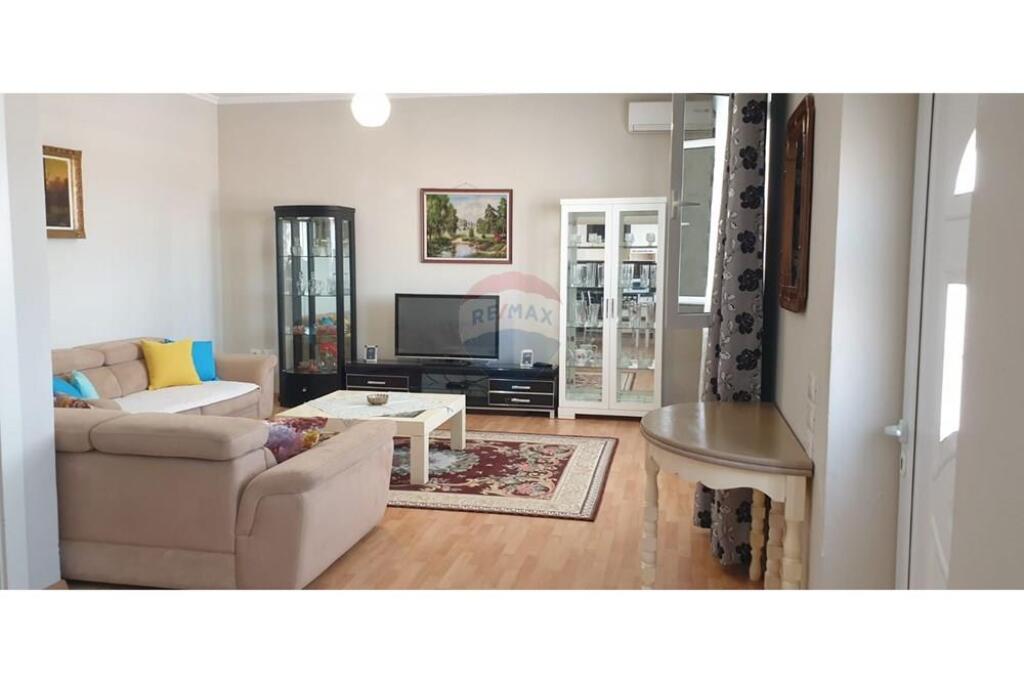 2+1 apartment for rent at Vilat Amerikane !