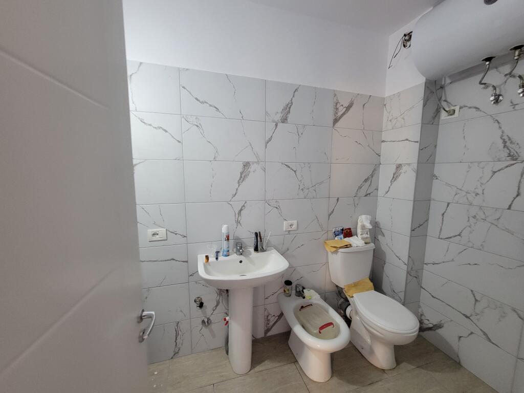 Shitet  Apartament 1+1  📍Vendndodhja: Mine Peza tek Prokuroria