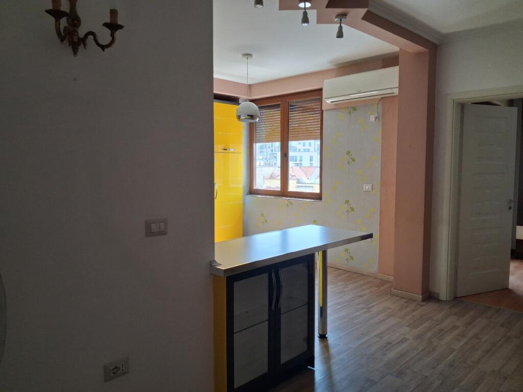 🏢Sulejman Pasha Street, a few minutes away from the National Museum, a 1+1 apartment, furnished, is for rent. 60,000LEKE