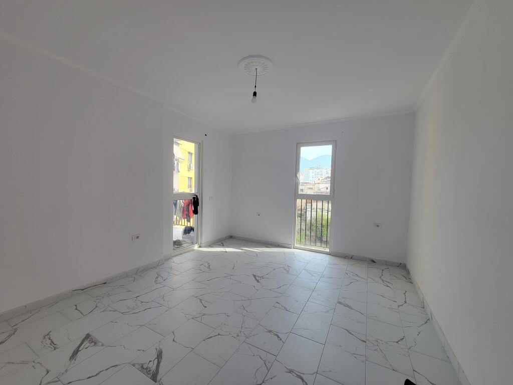 Shitet  Apartament 1+1  📍Vendndodhja: Mine Peza tek Prokuroria