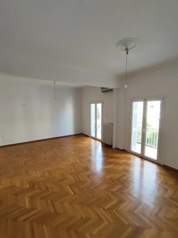 Zyre me Qera tek 5 Maji (ID BZ2667) Tirane.