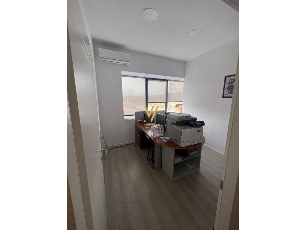 SHITET KAPANON 1.100 M2 NE VORE 650.000 EURO