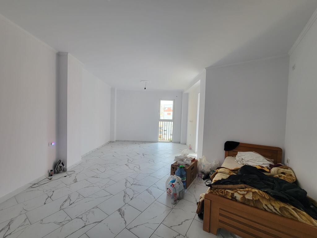 Shitet  Apartament 1+1  📍Vendndodhja: Mine Peza tek Prokuroria