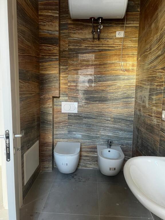 UFFICIO IN AFFITTO 50 M2 VIA KAVAJES 1.000 EURO