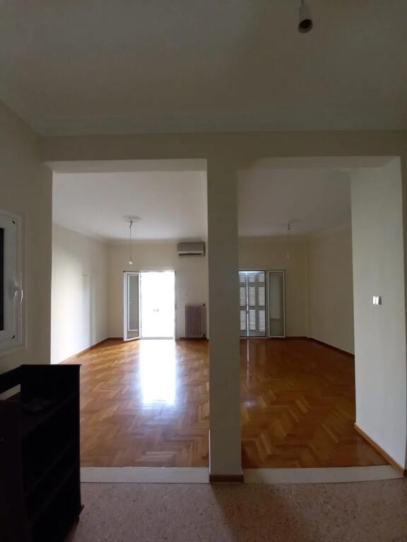 Zyre me Qera tek 5 Maji (ID BZ2667) Tirane.