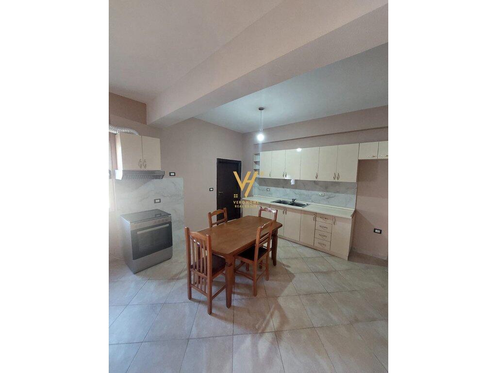 AFFITTASI APPARTAMENTO 2+1+BLK VICINO AL MERCATO ELETTRICO 45.000 LEKE