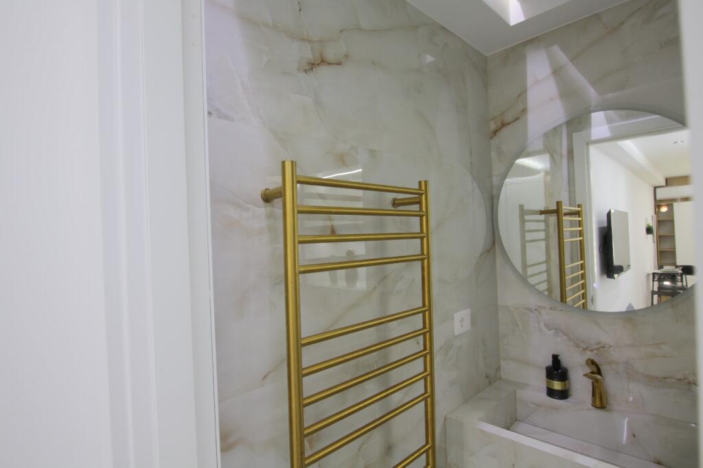 For Rent: Studio Apartment 📍21 Dhjetori (Near Vodafone) – €550 – Size: 35m² – 100% Brand New ✨