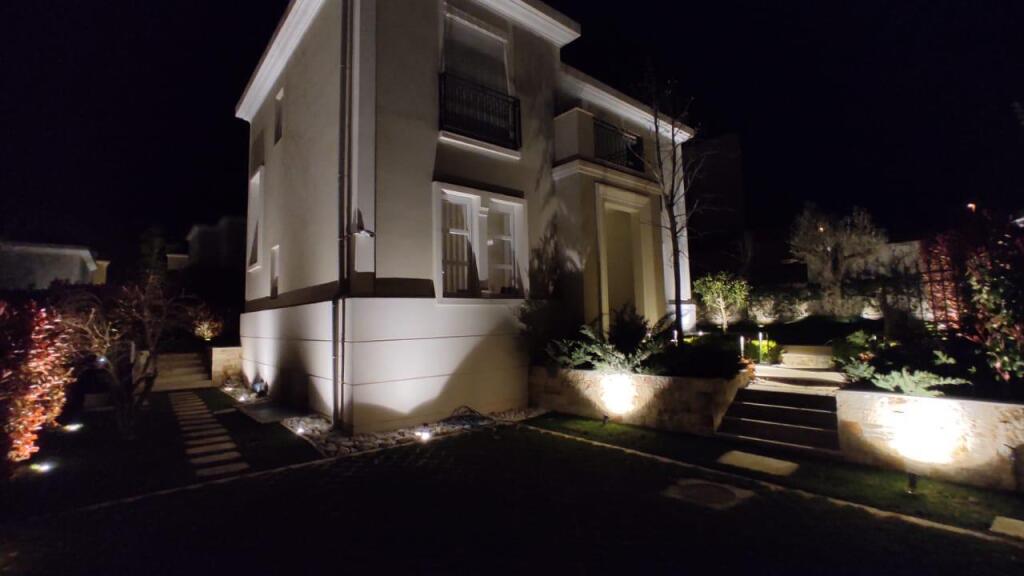 Villa for Rent in Rolling Hills!
