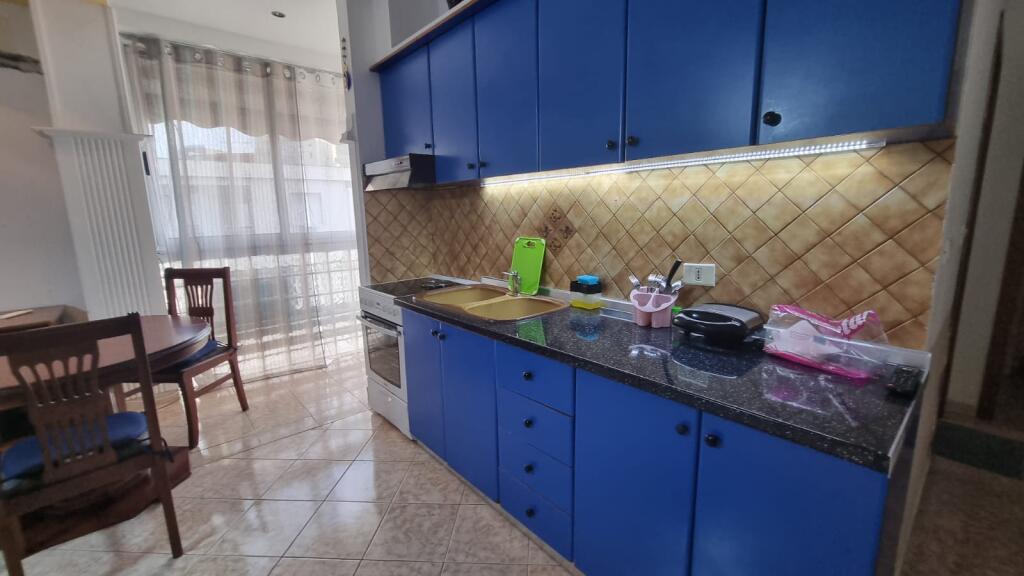 Jepet me qira 2+1+1 ZOGU I ZI 500€
