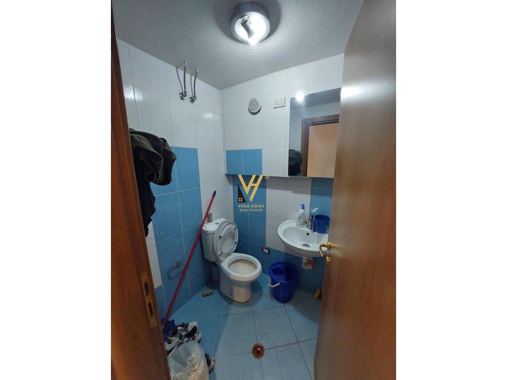 JEPET DYQAN 74 M2 ME QERA TE TREGU ELEKTRIK 1.000 EURO
