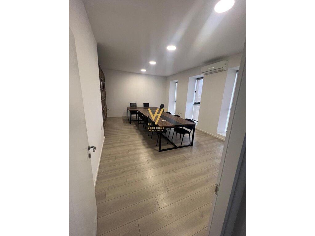 SHITET KAPANON 1.100 M2 NE VORE 650.000 EURO