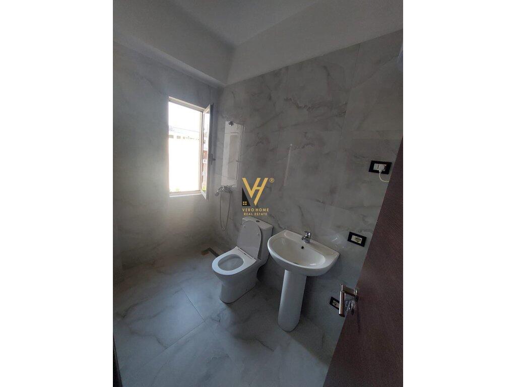 AFFITTASI APPARTAMENTO 2+1+BLK VICINO AL MERCATO ELETTRICO 45.000 LEKE