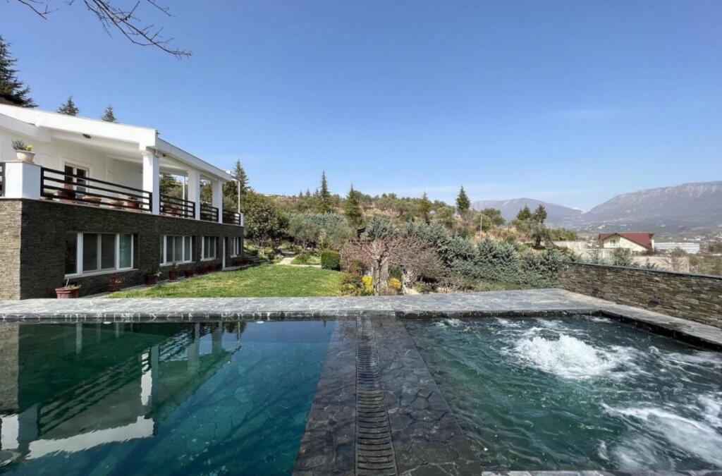 VILLA FOR RENT 2250 M2 TEGU 8500 EURO