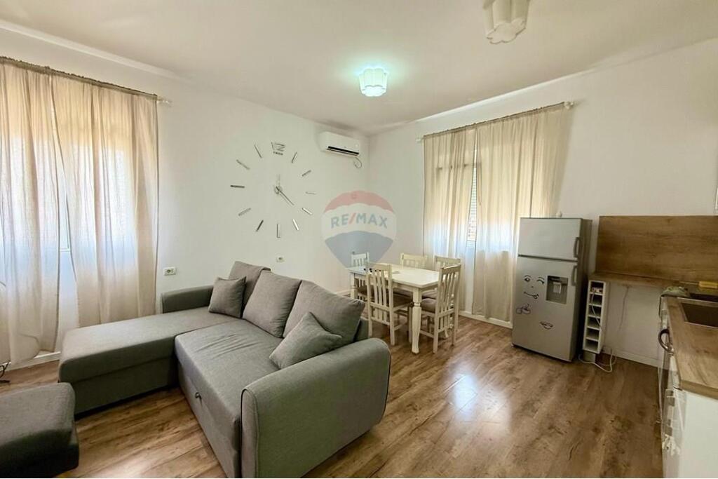 Apartament 1+1 per qira tek ish restorant durresi !