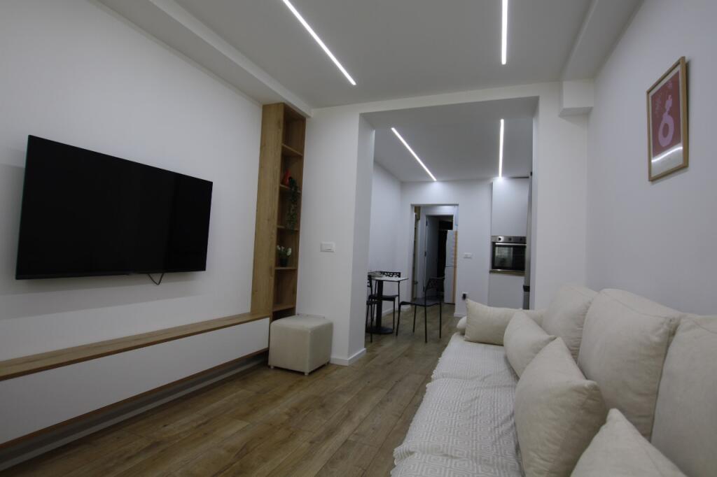 In Affitto: 1+1 📍21 Dhjetori (Vicino a Vodafone) – €650 – Sup. 66m² – 100% Nuovo ✨