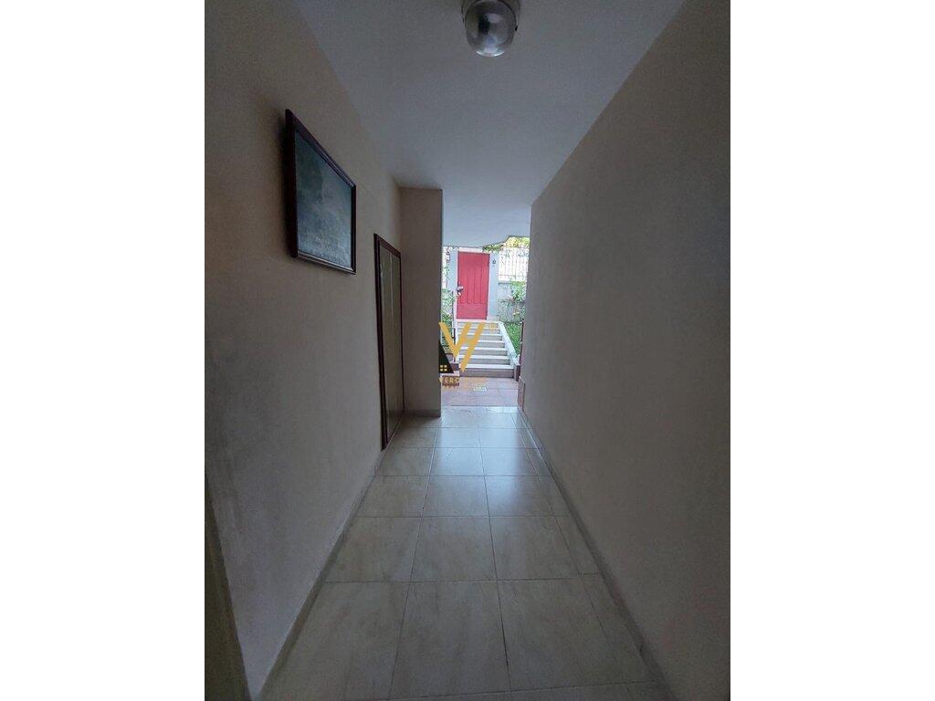 JEPET SHTEPI 2+1+VERANDE ME QERA TE TREGU ELEKTRIK 40.000 LEKE