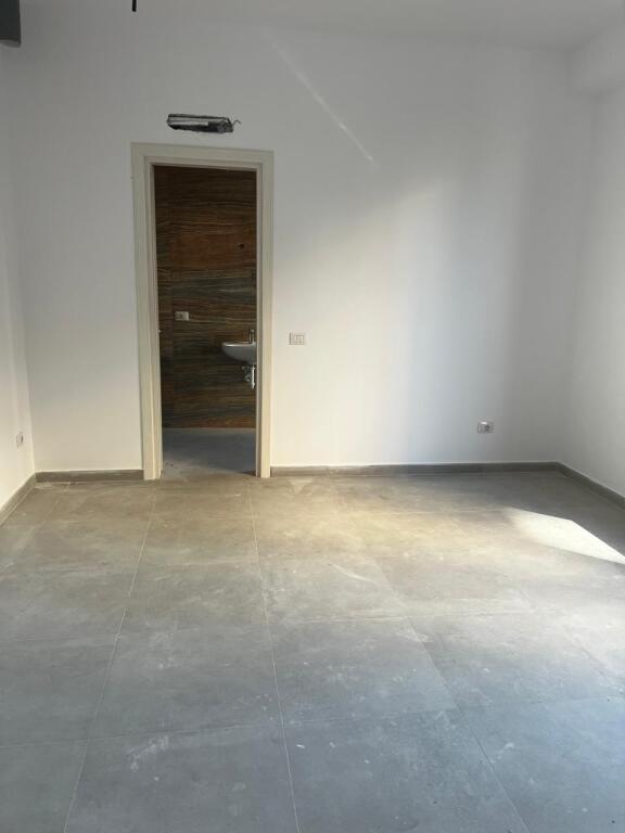 UFFICIO IN AFFITTO 50 M2 VIA KAVAJES 1.000 EURO