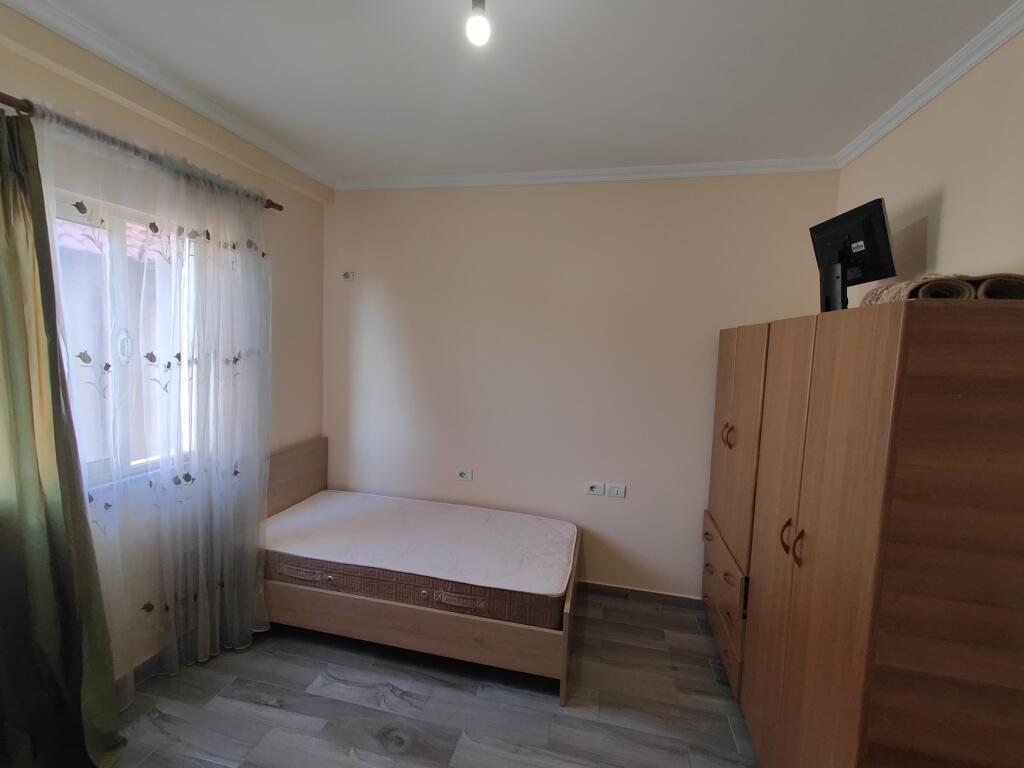 Disponojme 2 Gazoniere me Qera ne ASTIR