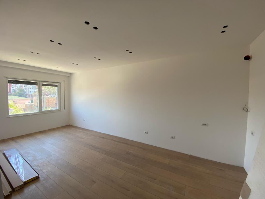 Office Space for Rent with 2 Balconies, near American 3!