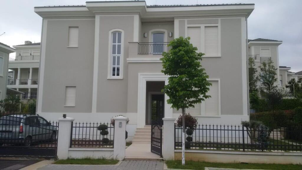 Villa for Rent in Rolling Hills!
