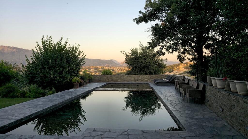 VILLA FOR RENT 2250 M2 TEGU 8500 EURO