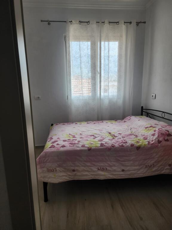 Jepet hyrje 2+1 me qera ne Shkoze , rr Ali Shefqeti