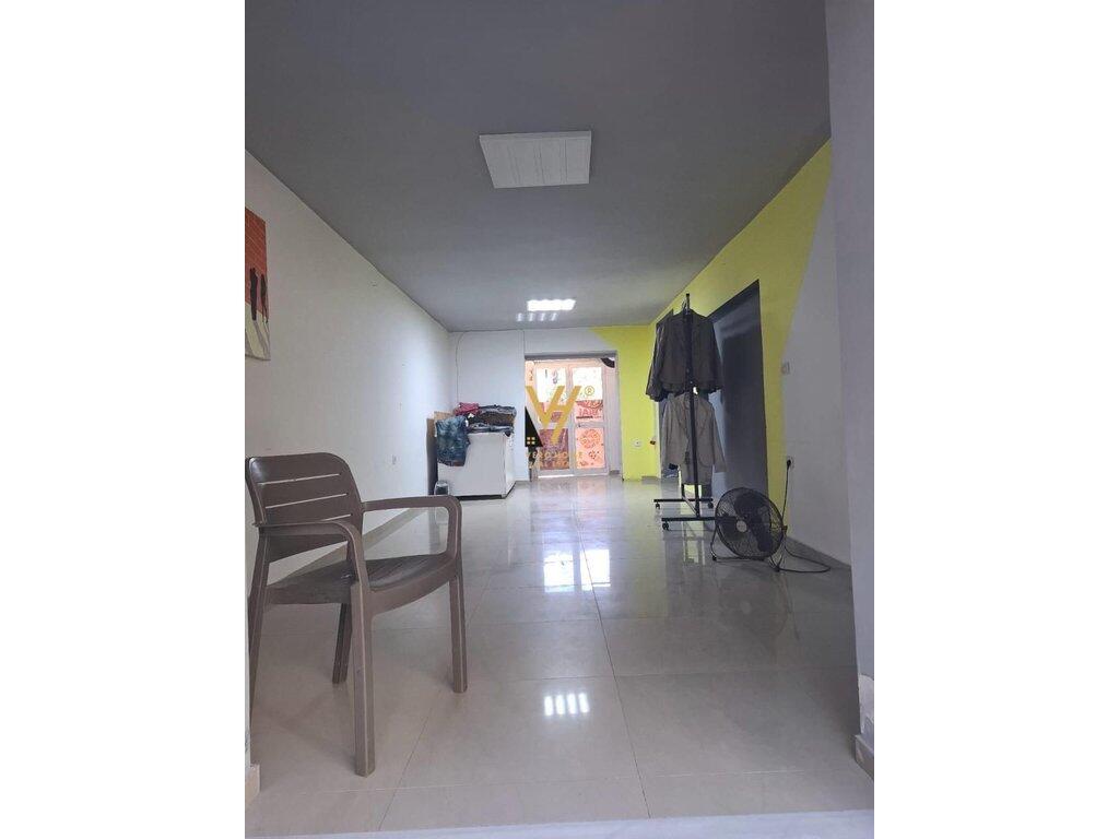 LOCALE COMMERCIALE IN AFFITTO 55 M2 VICINO ALLA SCUOLA DI BALLO 60.000 LEKE
