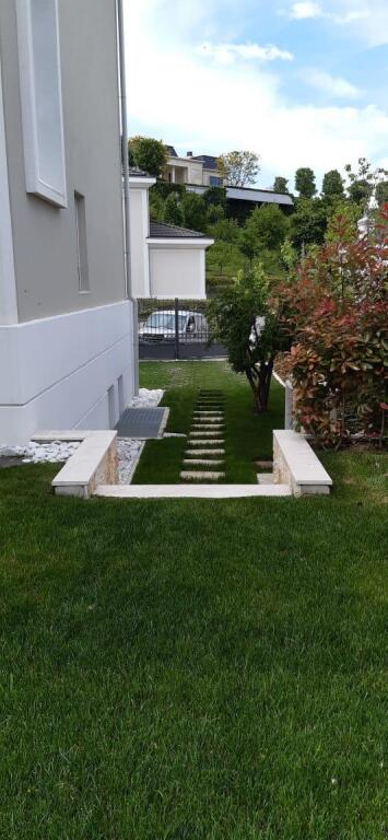 Villa for Rent in Rolling Hills!