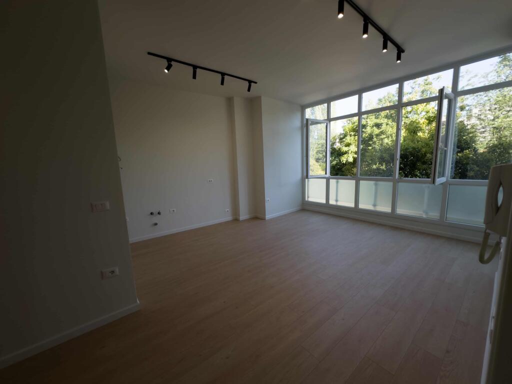 Apartament 1+1 me qera per zyre , bulevardi i ri