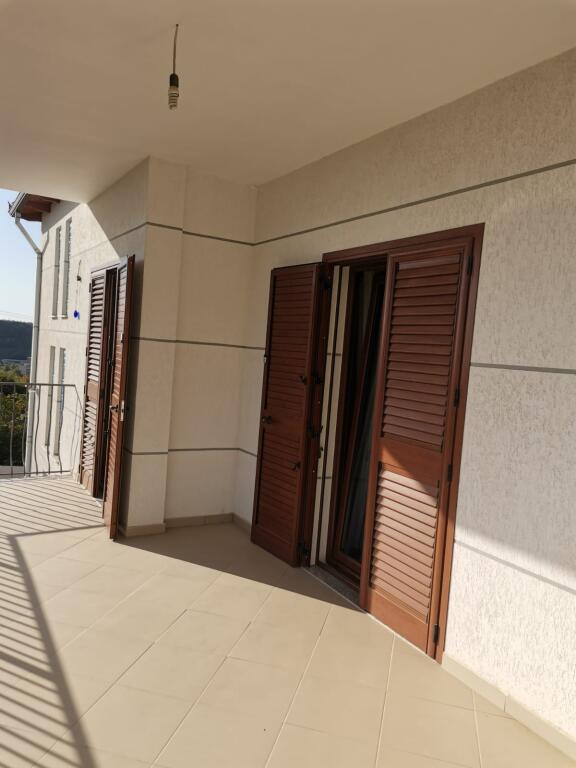 Kafja Rremes Villa Due Piani In Vendita