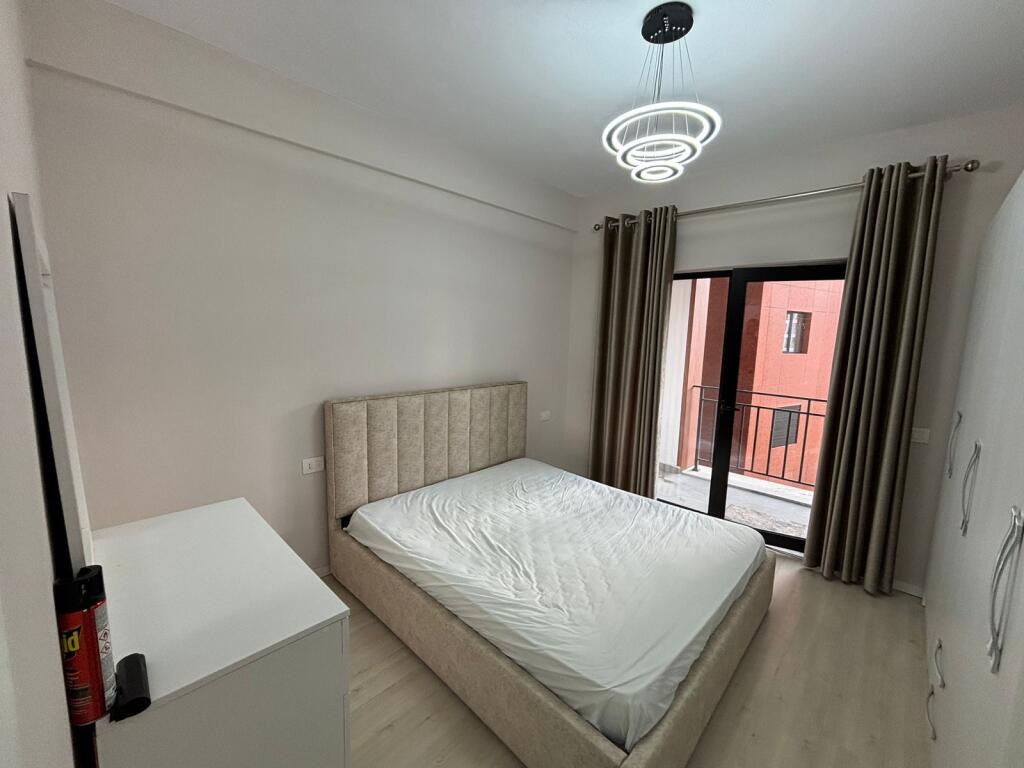 1+1,i mobiluar,te urban gate astir cmimi 450 euro