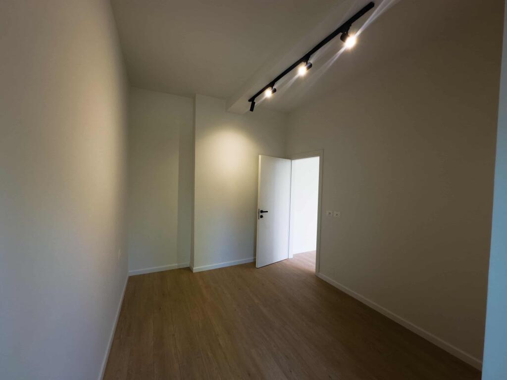 Apartament 1+1 me qera per zyre , bulevardi i ri
