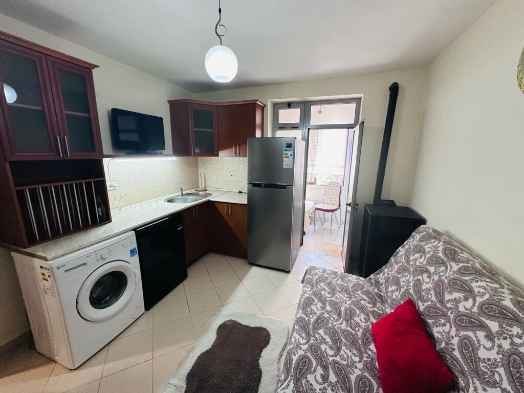 1+1,i mobiluar,kat1 pallat ekzistues,21 dhjetori 400 euro