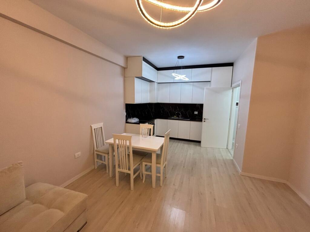 1+1,i mobiluar,te urban gate astir cmimi 450 euro