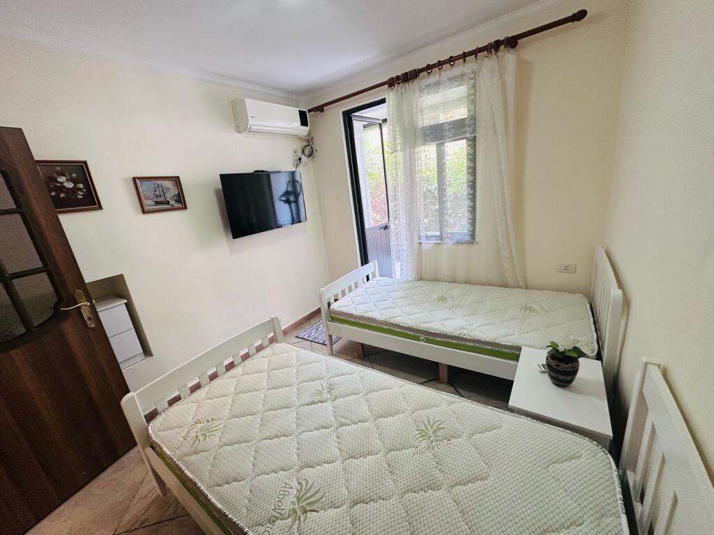 1+1,i mobiluar,kat1 pallat ekzistues,21 dhjetori 400 euro