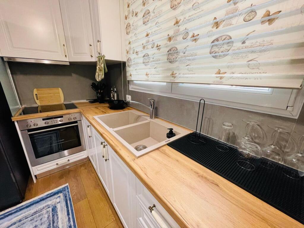 Electric Market Rents 1+1 Apartment For Rent