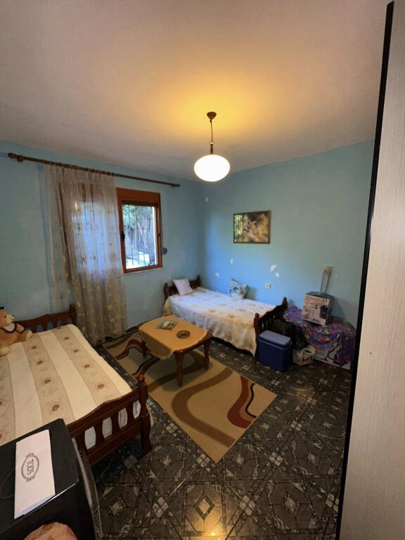 VENDESI Casa Privata • 1 Piano + Terreno 📍 Indirizzo: Scuola Eftali Koci💶 Prezzo: 125.000€