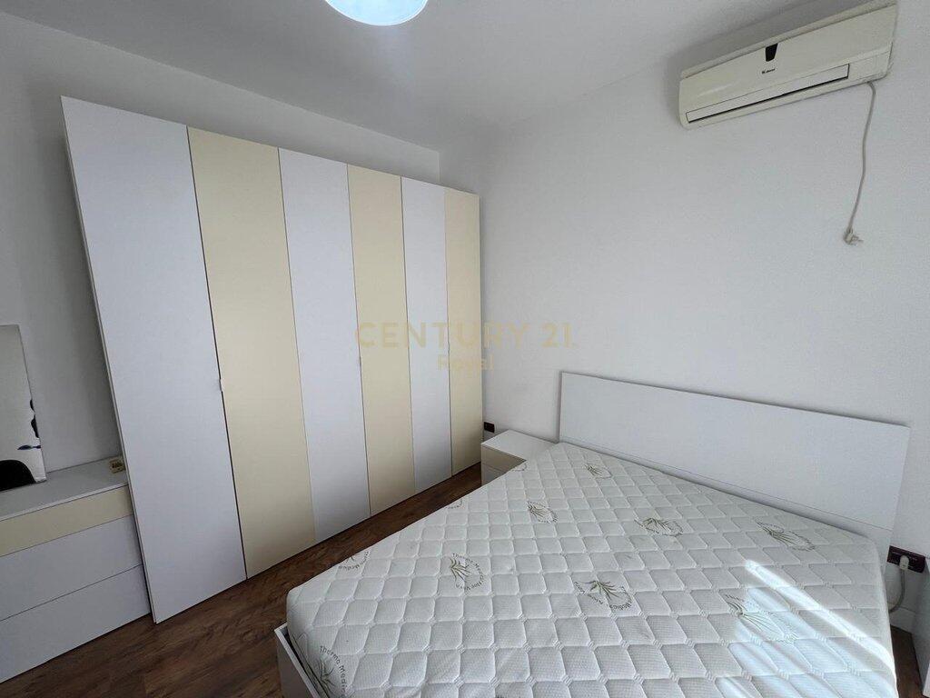 PRANE KOMISARIATIT NR.3 RRUGA MINE PEZA, JEPET ME QIRA APARTAMENT 2+1+2!
