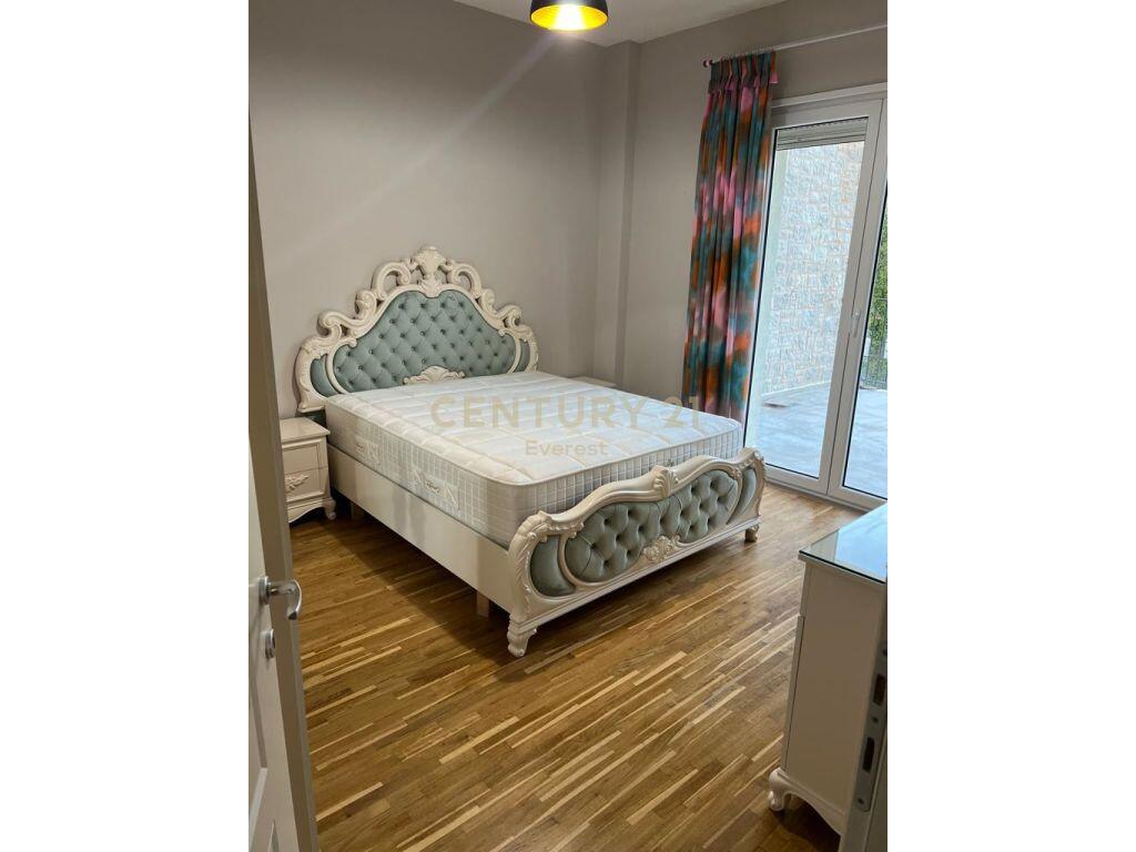 🌿 SECRET GARDEN – Jepet me Qira Apartament 3+1+2 + Kopsht & 2 Poste Parkimi