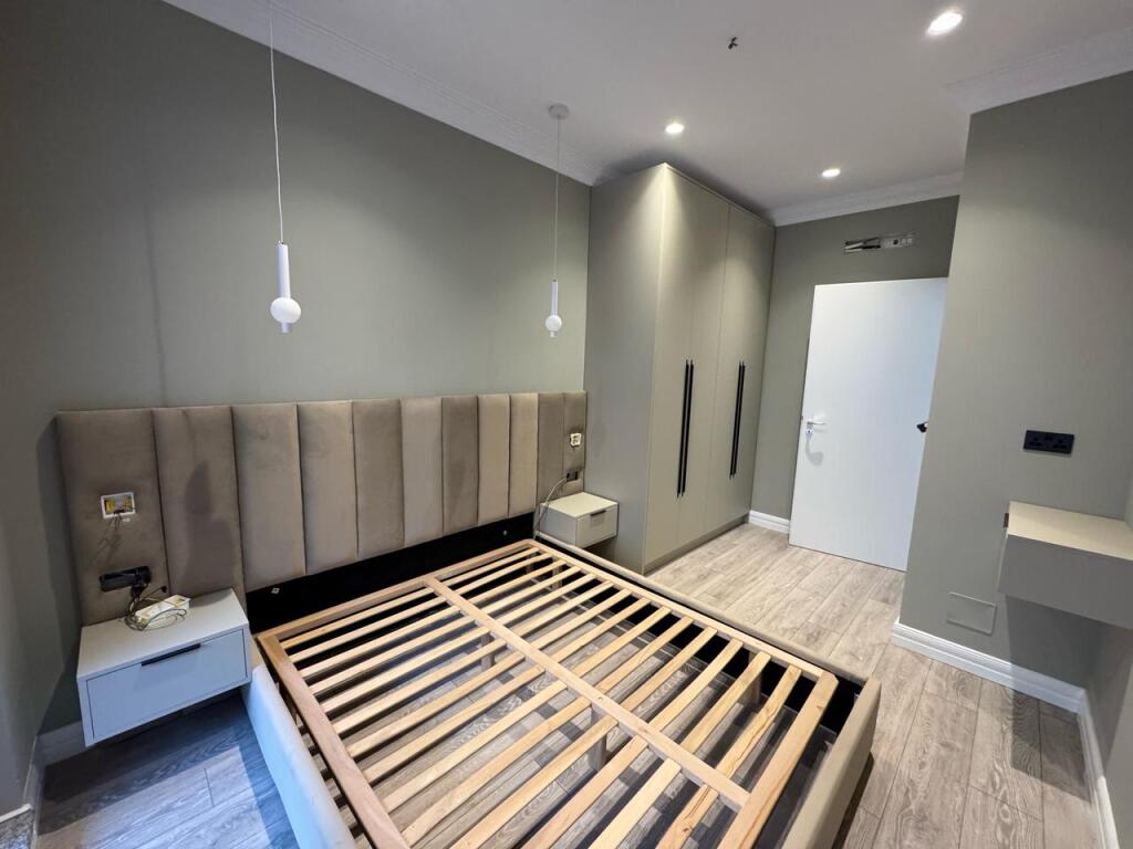 Jepet me qira apartament 1+1 me parkim – Mangalem 21, Ali Dem – 500€    💶 Çmimi: 500€/muaj (me parkim të përfshirë)