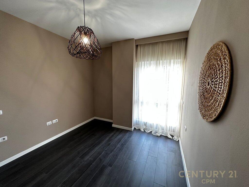 Shitet Apartament 1+1 pranë Qendrës.