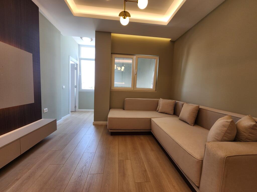 SHITET: 1+1 (Qendër - Rr. Kavajës 📍) 100% e rikonstruktuar - Pallat i Ri - Kati 7, Sip 57.6 m² Ideale për Investim | E kompletuar 100% e re
