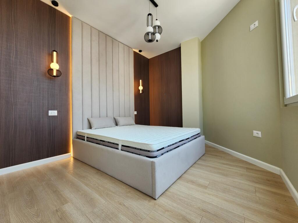 SHITET: 1+1 (Qendër - Rr. Kavajës 📍) 100% e rikonstruktuar - Pallat i Ri - Kati 7, Sip 57.6 m² Ideale për Investim | E kompletuar 100% e re